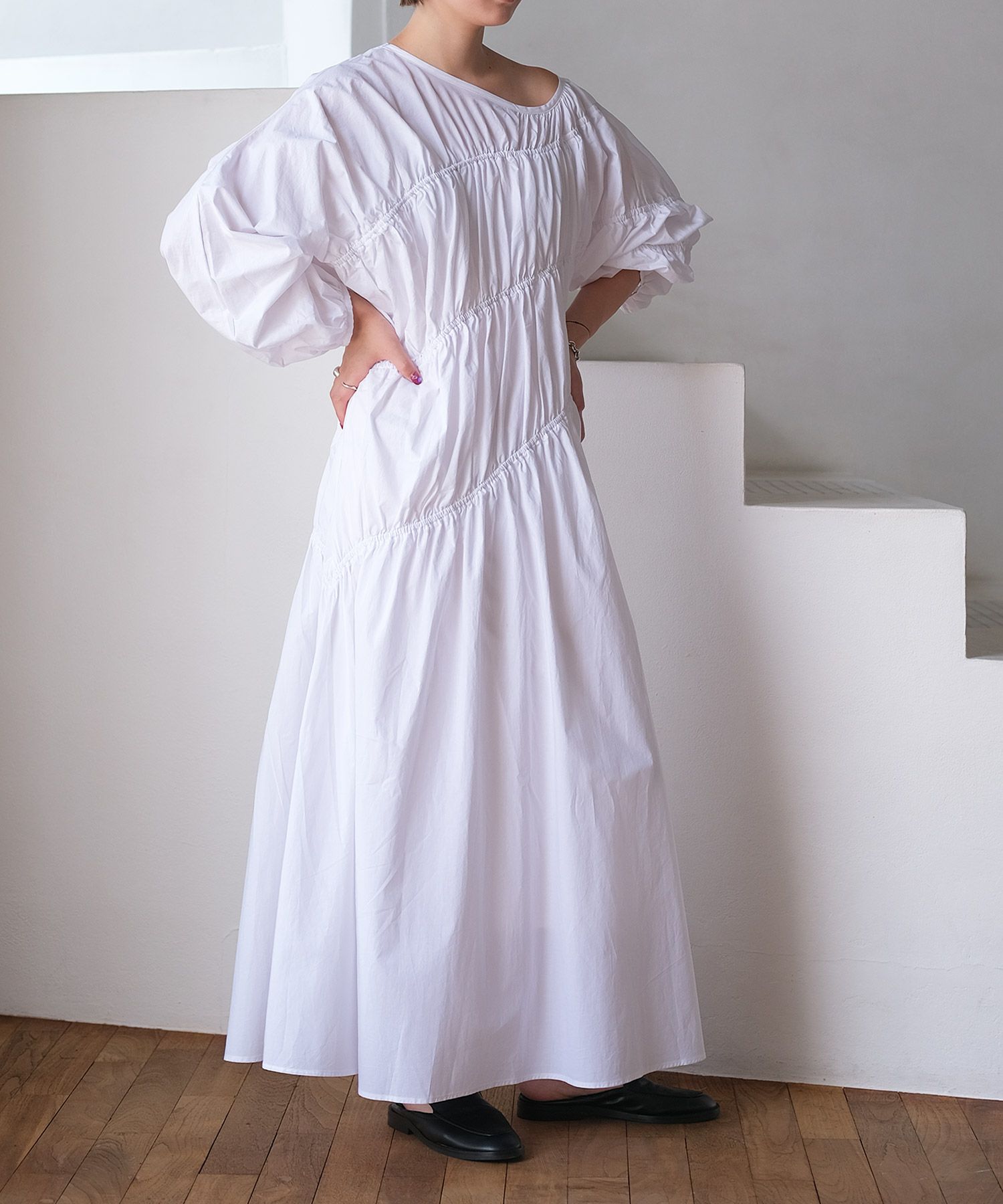 デザインギャザーバルーンワンピース | AKTE