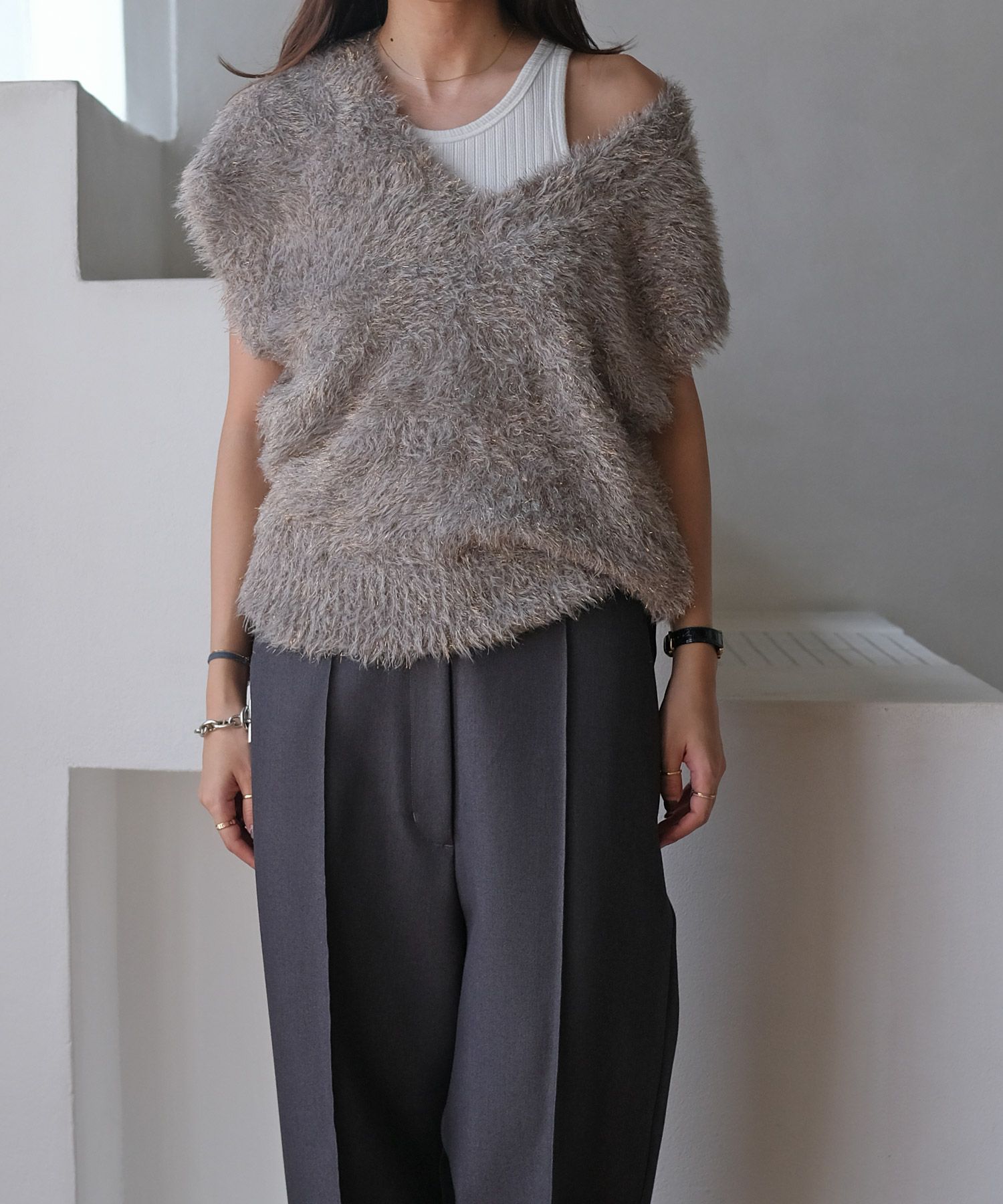 Vネックラメシャギーニットベスト | AKTE