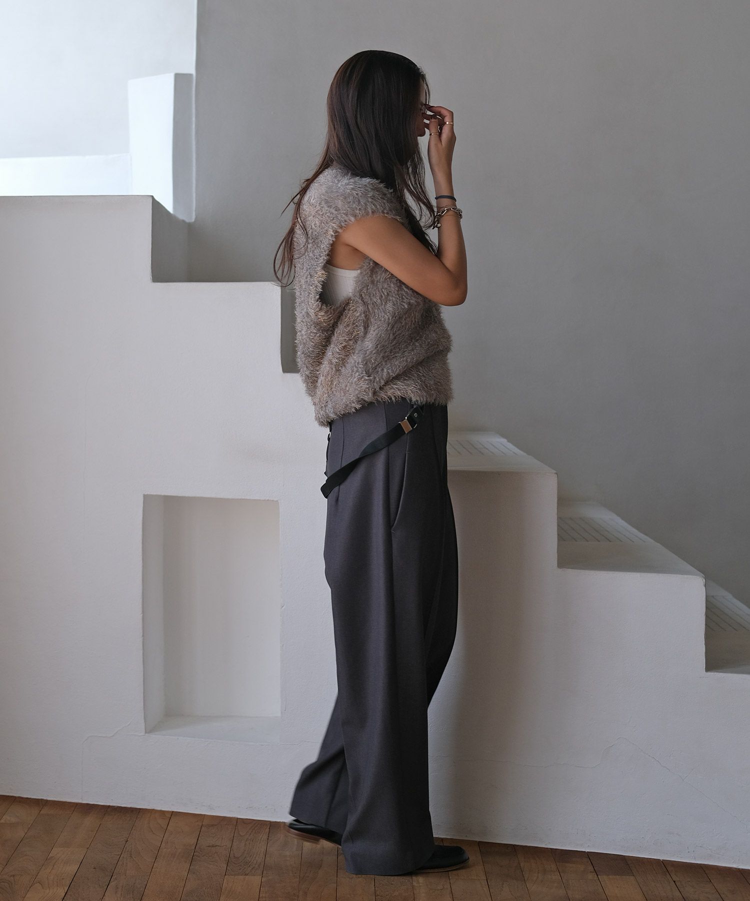 Vネックラメシャギーニットベスト | AKTE