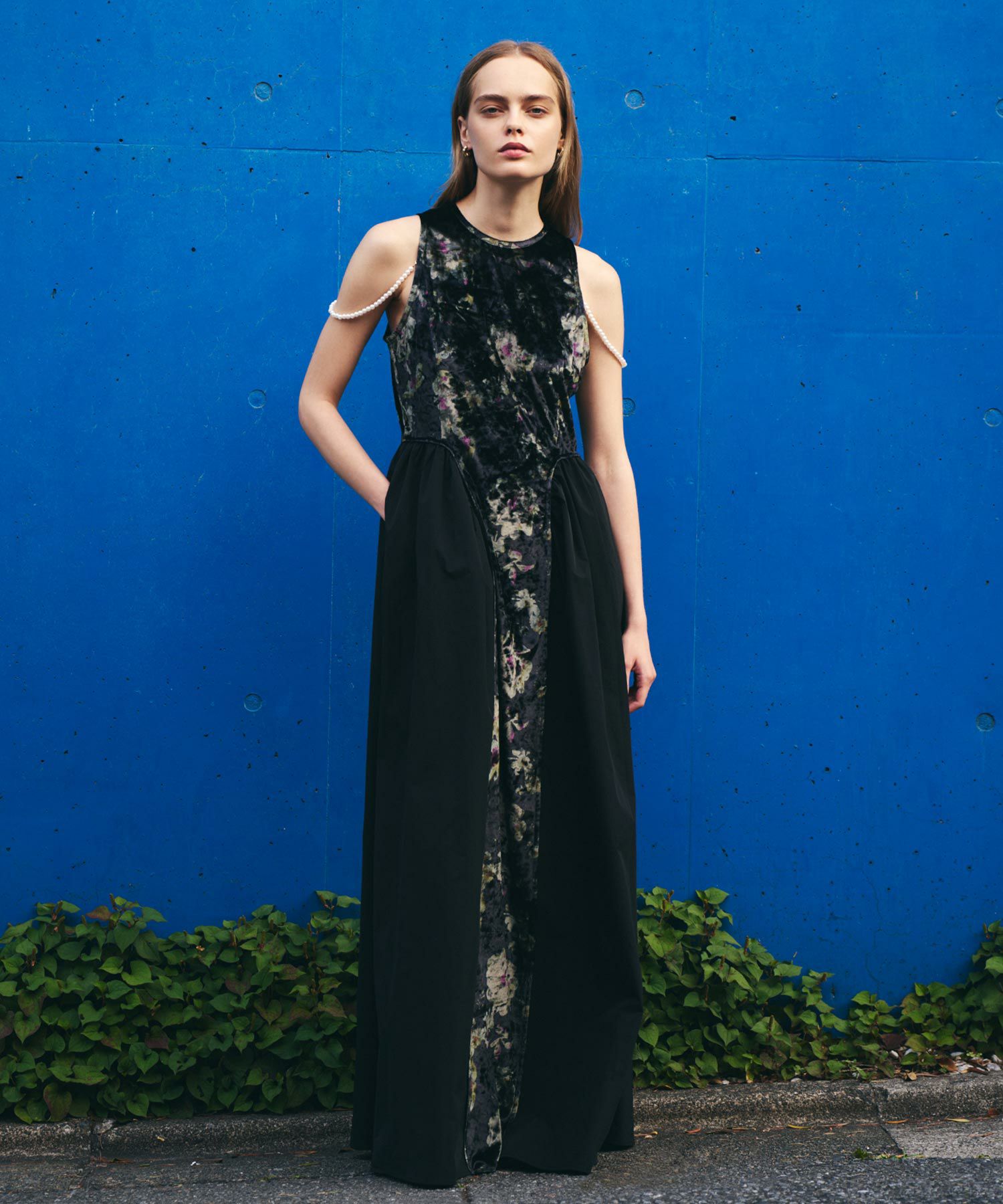 パールストラップベロアワンピース | AKTE