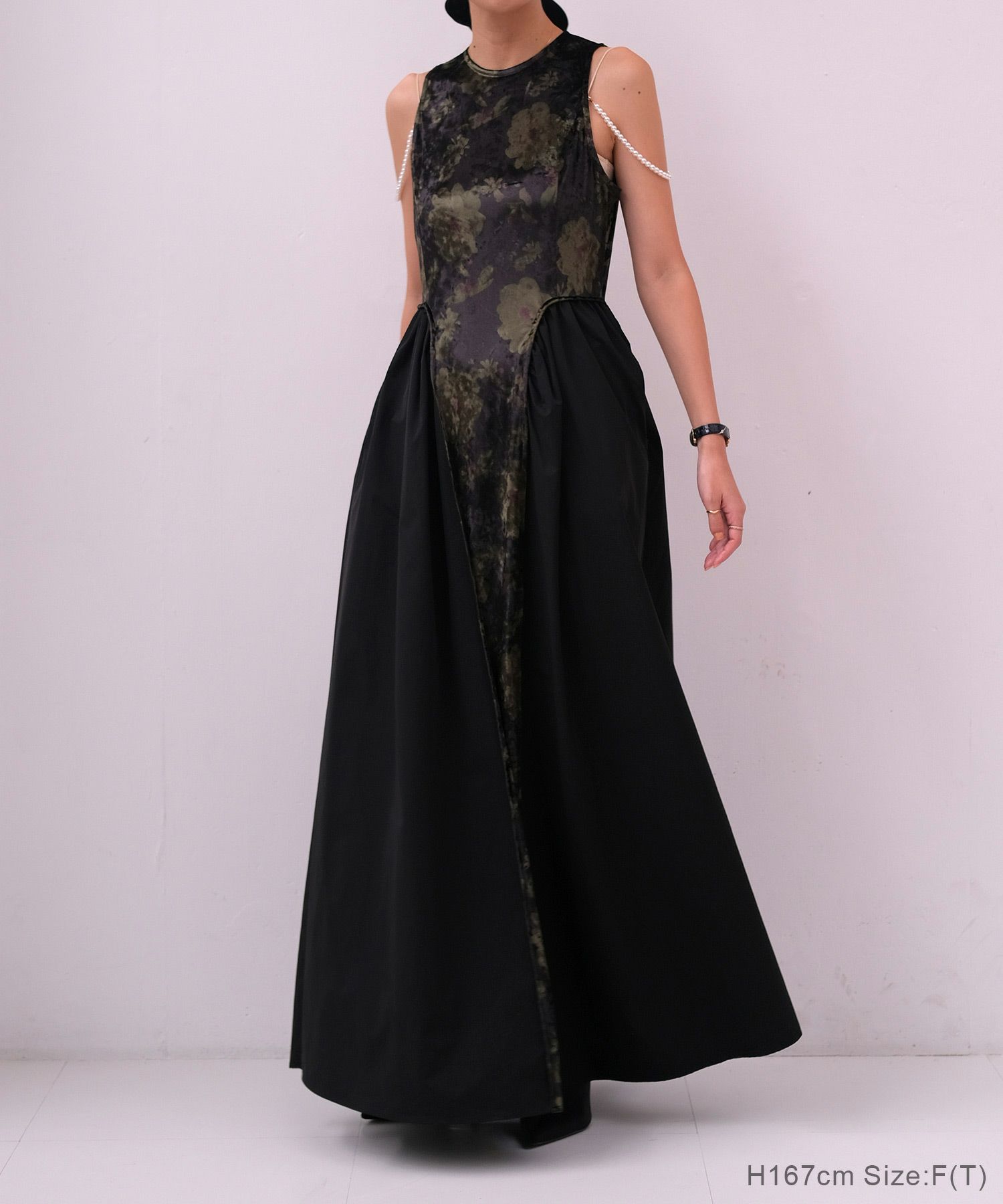 パールストラップベロアワンピース | AKTE