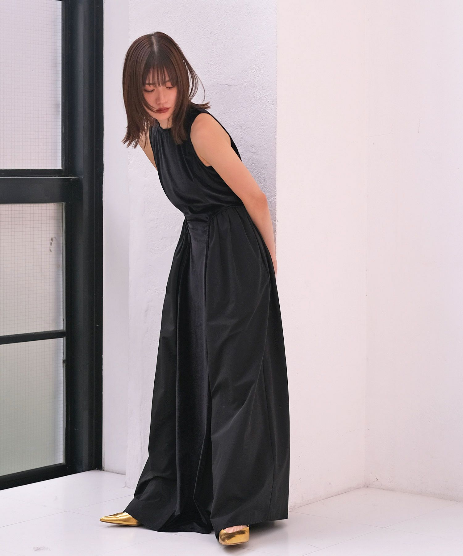 パールストラップベロアワンピース | AKTE