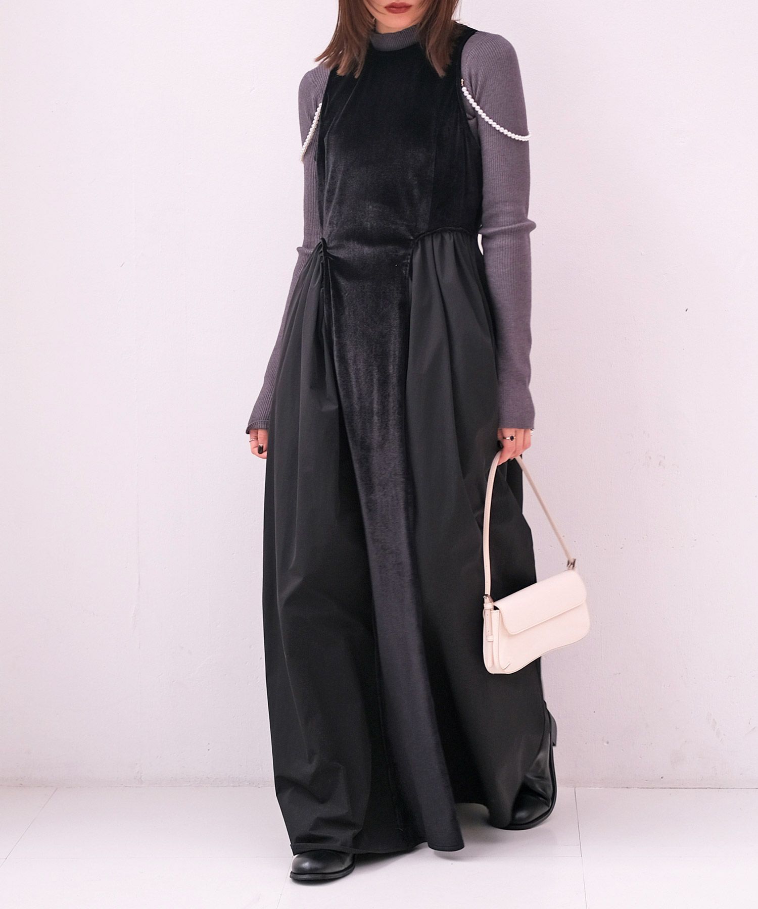 パールストラップベロアワンピース | AKTE