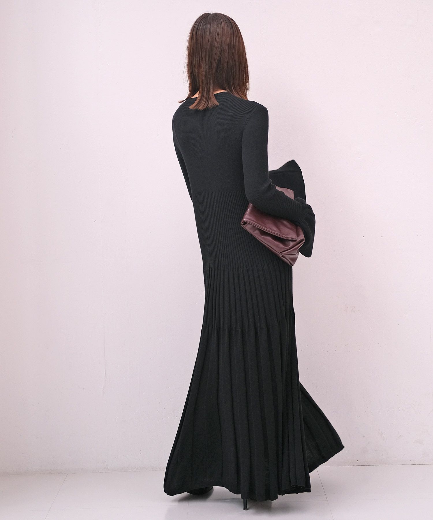 現行品 極美品✨ アクテ リブニットロングドレス フレア袖 ロングワンピース 黒 リブニットロングドレス | AKTE