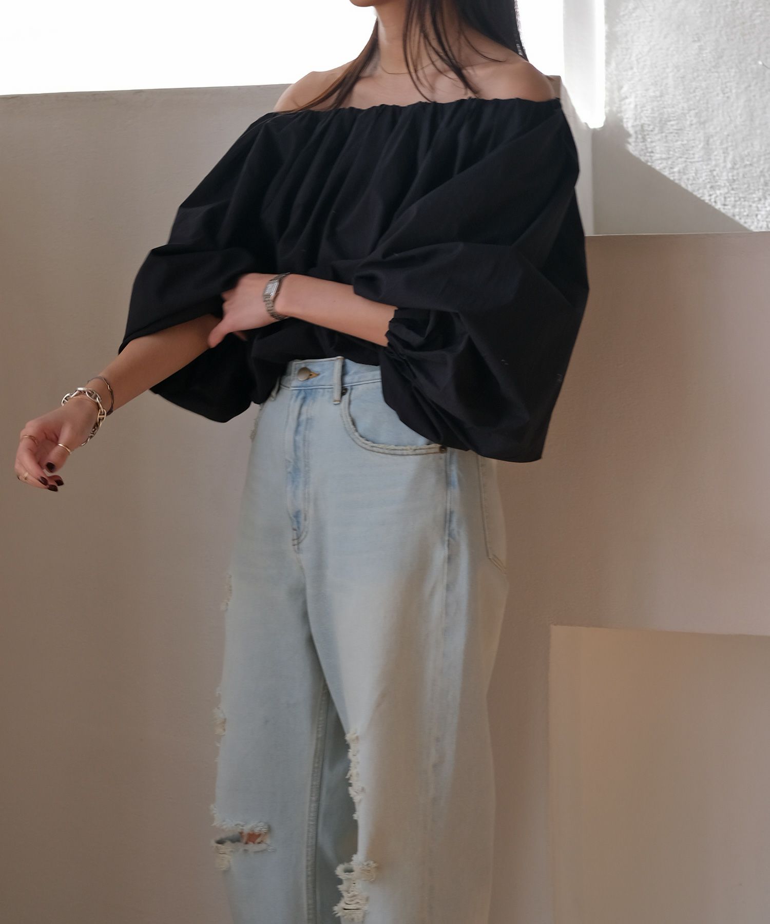 オフショルダーボリュームブラウス | AKTE